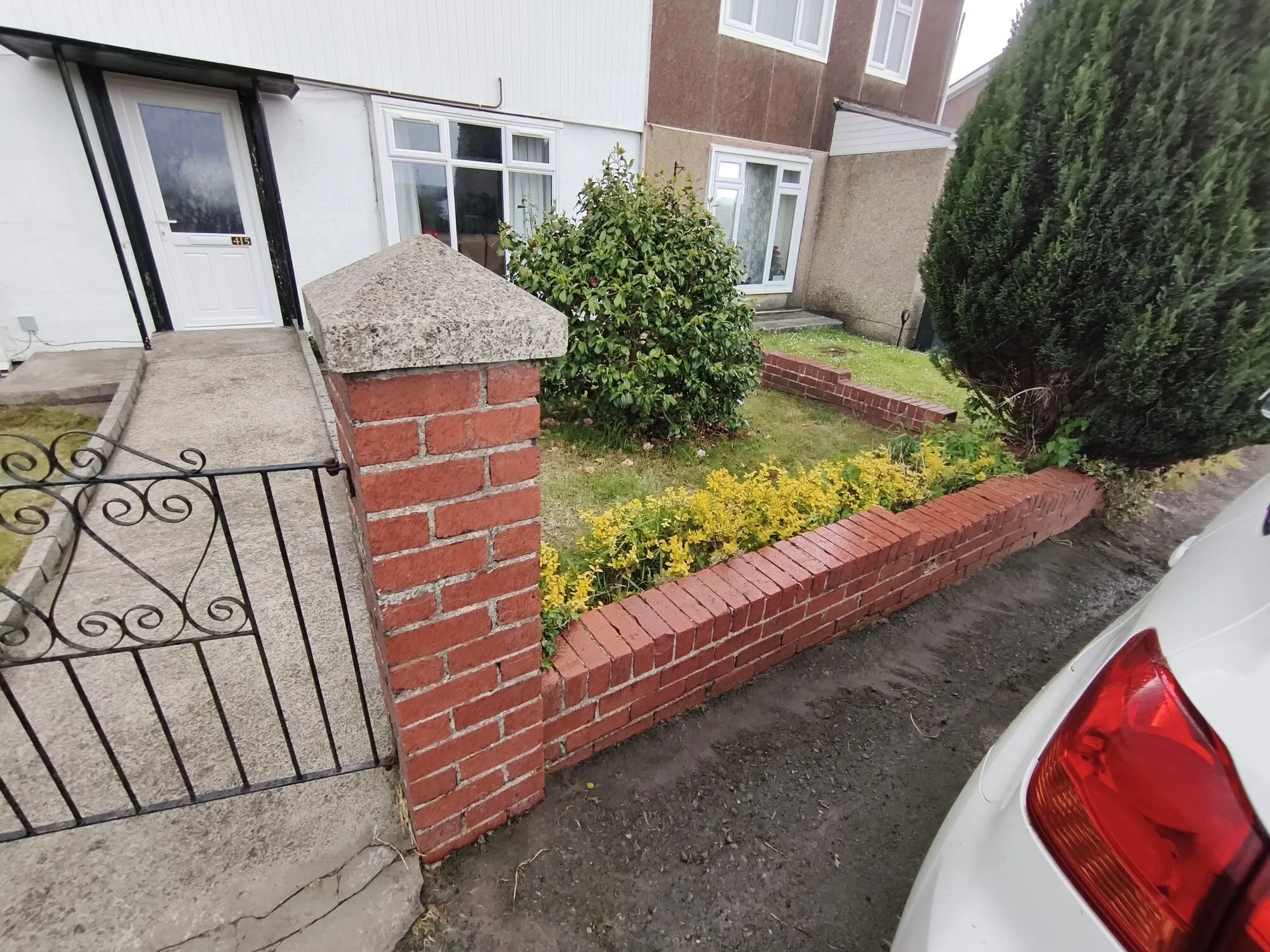 After exterior wall cleaning: brighter walls with a cleaner finish